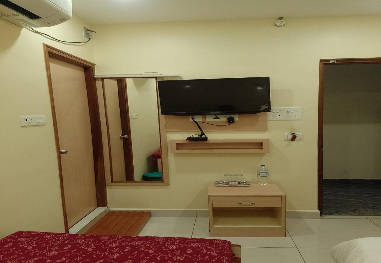 Nadanam Inn Puducherry Buitenkant foto
