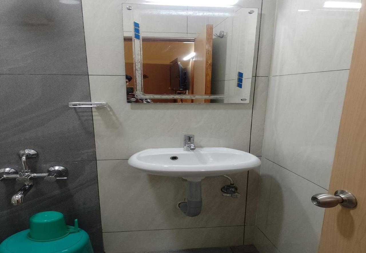 Nadanam Inn Puducherry Buitenkant foto