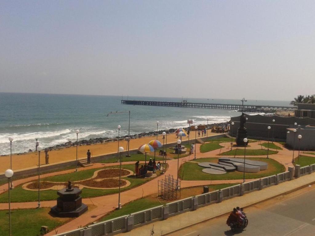 Nadanam Inn Puducherry Buitenkant foto